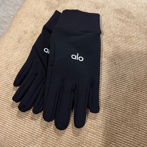 ALO Yoga Midweight Performance Glove